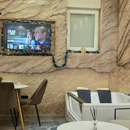 Dior - Luxury Jacuzzi Daire *